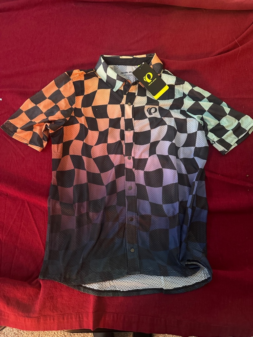 Pearl Izumi Checkerboard Snap-Front Cycling Jersey in Melon, Black, Light Gray - Picture 2 of 2